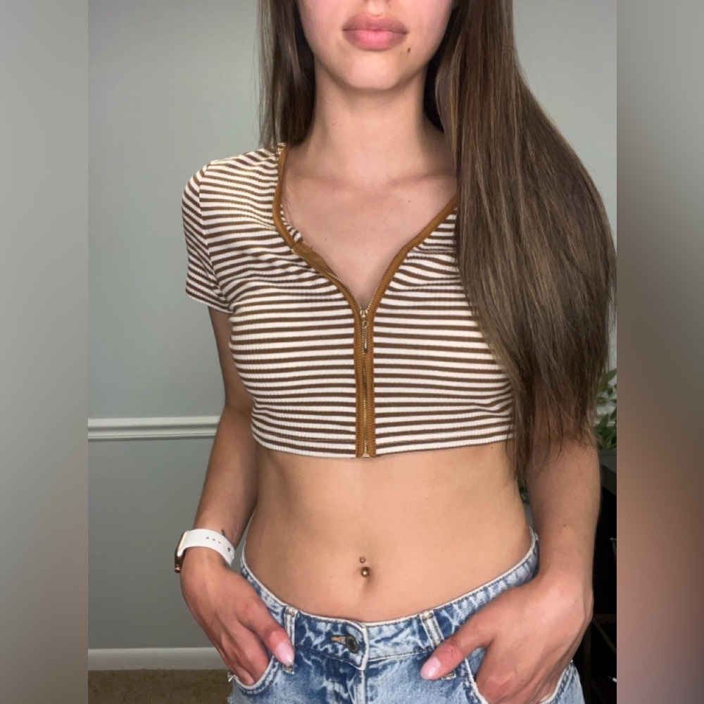 ZIP UP CROP